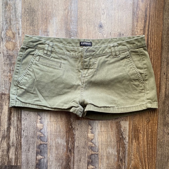 low rise twill shorts